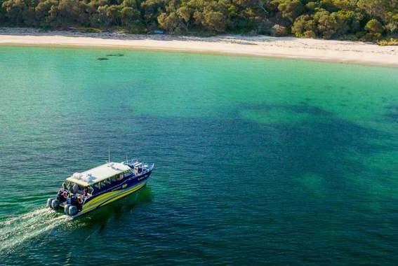 Cruise to Cooks Beach in Freycinet National Park