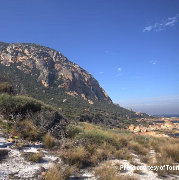 Pack-Free Coastal Hiking on Flinders Island